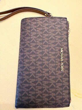 Michael Kors Jet Set Double Zip Wristlet in Brown (NWT)